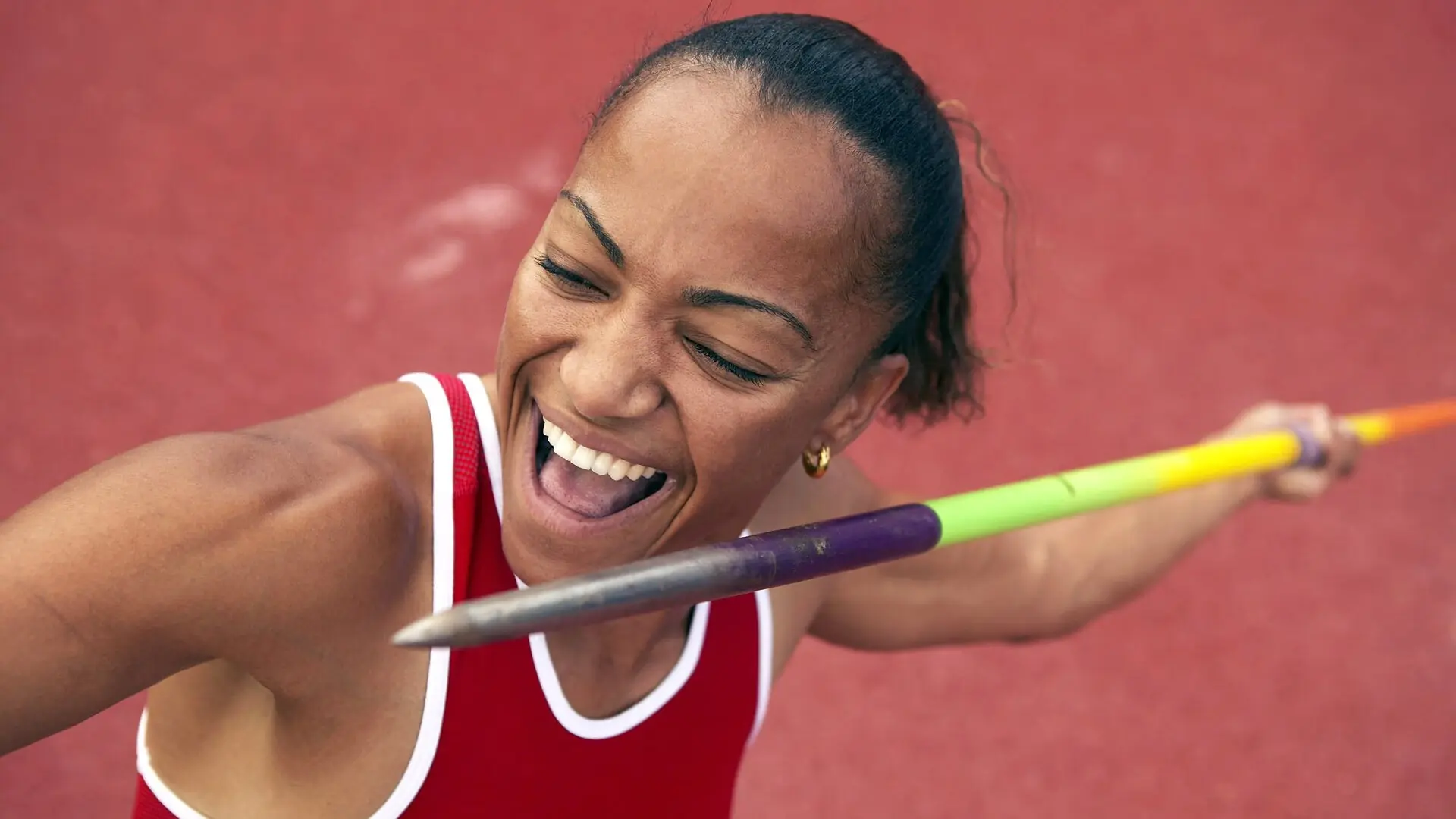 阿伊塔娜·邦马蒂蝉联女子金球奖，巴萨中场再创辉煌